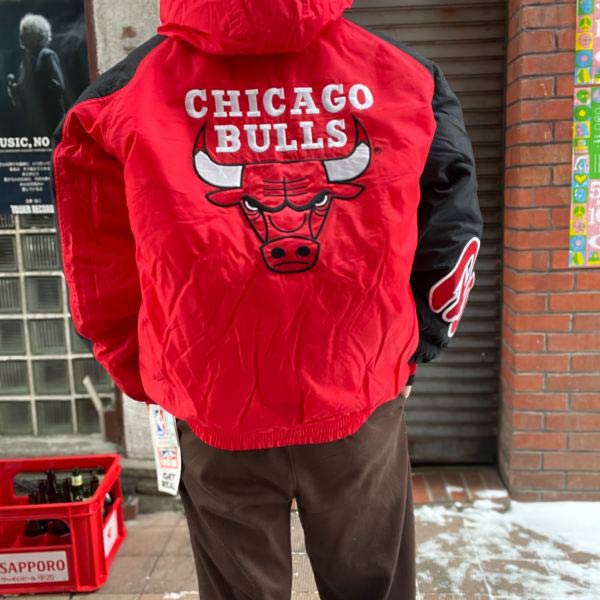 身幅約62センチ90s CHICAGO bulls ナイロンジャケット